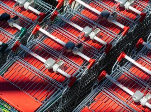Featured image related to Attention Costco members: Do you want lower prices or a refund check