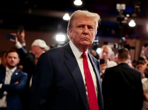Featured image related to Report: Trump Admin Considers Using Ships to Deport Migrants